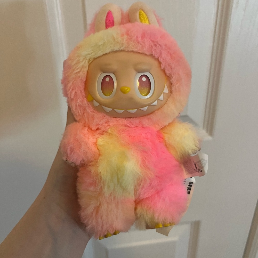 Real Labubu + 2 outfits